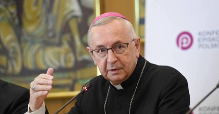 Abp Gądecki: proszę o zwiększenie liczby niedzielnych mszy św., aby nie było dużych zgromadzeń