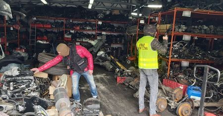 ŚLĄSCY POLICJANCI ODZYSKALI WARTE MILION ZŁOTYCH CZĘŚCI SAMOCHODOWE