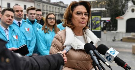 Sztaby kandydatów na prezydenta rezygnują z dużych spotkań wyborczych