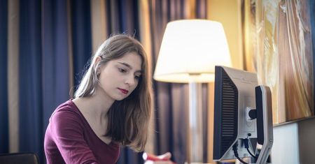 Wynagrodzenie pracownika pracującego zdalnie nie ulega zmianie