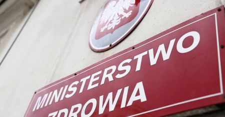 MZ: 521 hospitalizowanych; ponad 3 tys. osób w kwarantannie; prawie 18 tys. pod nadzorem