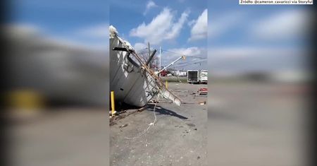 Stan wyjątkowy w Nahsville. Przez miasto przeszło tornado, podczas którego zgnięło 22 ludzi.