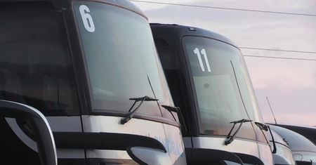 Podróżujący z zakażonym koronawirusem trafią na 14-dniową kwarantannę. Autokar został zdezynfekowany