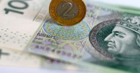 Długi kobiet są dwa razy niższe niż mężczyzn