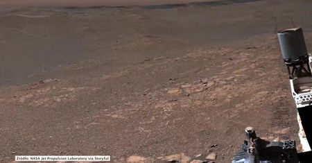 Panorama powierzchni Marsa. Zdjęcia wykonał łazik Curiosity