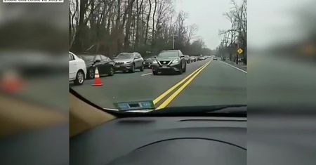W New Jersey kierowcy chcący zbadać się na obecność COVID-19 utworzyli długi korek