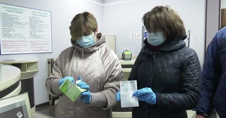 Na Ukrainę z Chin dotarło 250 tys. testów na koronawirusa
