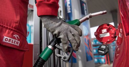 Obajtek: PKN Orlen planuje systematyczne obniżki cen paliw