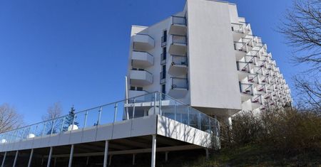 Branża turystyczna szczególnie dotknięta epidemią; puste hotele w Polsce