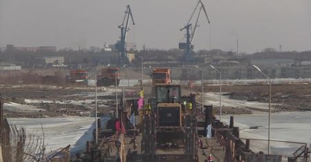 Most pontonowy pomógł wznowić transport ładunków między Chinami a Rosją w czasie pandemii koronawirusa