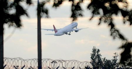 Urząd Lotnictwa Cywilnego zezwolił na specjalne loty do Polski ośmiu przewoźnikom
