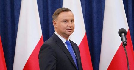 Prezydent: jeśli ktoś ma objawy grypowe, proszę, niech dzwoni na infolinię
