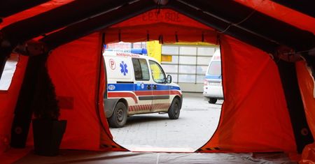 Ministerstwo Zdrowia: zakażenie koronawirusem potwierdzone u 103 osób, trzy z nich zmarły