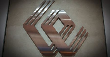 GPW otwiera poniedziałkową sesję spadkami, złoty też traci