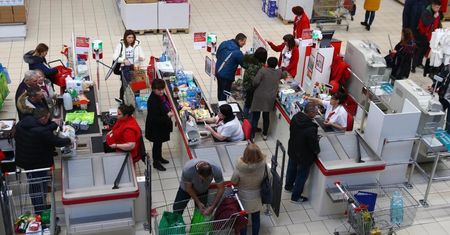 NBP: coraz rzadziej płacimy gotówką w detalu