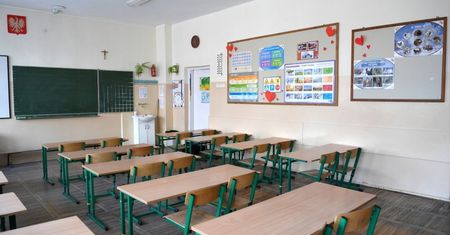 204 placówki oświatowe pracują w trybie mieszanym, a 64 w zdalnym