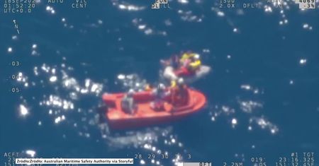 8 osób uratowanych z tonącej łodzi u wybrzeża Australii. Na pokładzie było 8-miesięczne dziecko
