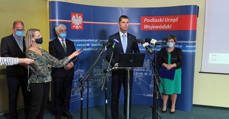Piontkowski: zaledwie kilkadziesiąt placówek oświatowych pracuje w trybie innym niż stacjonarny