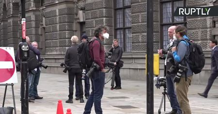 Proces J. Assange’a w Londynie wznowiony. USA domaga się jego ekstradycji