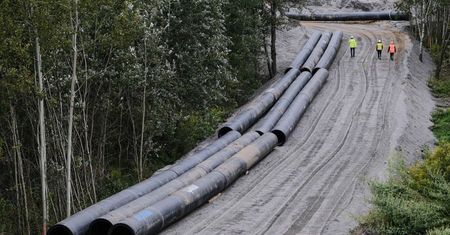 Zakończono łączenie odcinków mostowych; w środę most pontonowy będzie gotowy