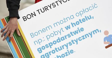Do końca sierpnia pobrano bony turystyczne na 759 mln zł