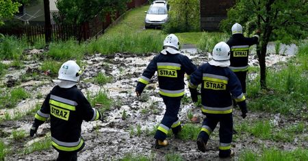 591 interwencji strażaków w całym kraju w związku z burzami, z czego 253 – na Dolnym Śląsku