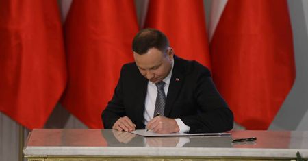 Prezydent podpisał ustawę ws. zwrotów za nieodbyte przez COVID-19 wycieczki