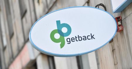 Protest poszkodowanych w tzw. aferze GetBack przed siedzibą Prokuraturą Regionalną