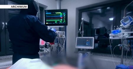 “Pacjentów przybywa szybciej niż jesteśmy w stanie wypisywać”. Rekord zakażeń koronawirusem w Małopolsce