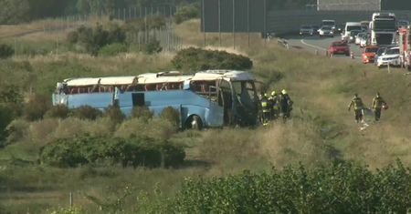 Wypadek autokaru na autostradzie A1. 16 osób trafiło do szpitali