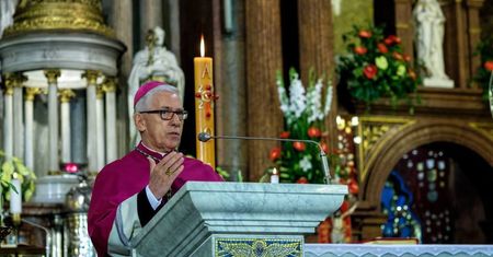 Abp Skworc do kobiet: drogą Kościoła, państwa i samorządu jest rodzina