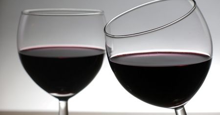 Każdy tydzień picia alkoholu we wczesnej ciąży zwiększa ryzyko poronienia