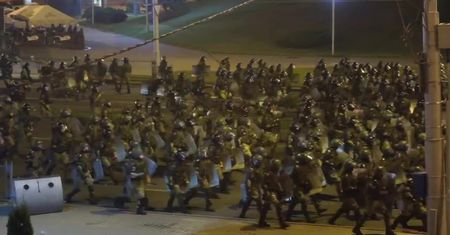 Trzecia noc protestów na Białorusi. W szpitalach już ponad 200 osób