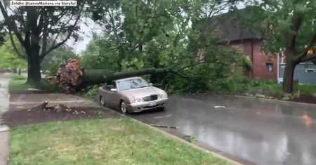 Potężna burza wiatrowa przeszła nad Chicago. Prawie pół miliona odbiorców było bez prądu