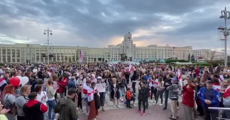 Protesty na Białorusi nie ustają. Władze znów wyłączyły internet, do akcji wkroczył OMON