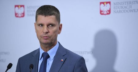 Ministerstwo Cyfryzacji przeznaczyło ponad 360 mln zł na zakup sprzętu komputerowego do szkół