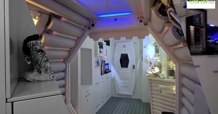 Muzeum w mieszkaniu? Fan science fiction zamienił swoje lokum w statek kosmiczny