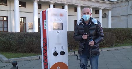Sprzedaż elektryków rośnie, budowa stacji do ładowania kuleje.