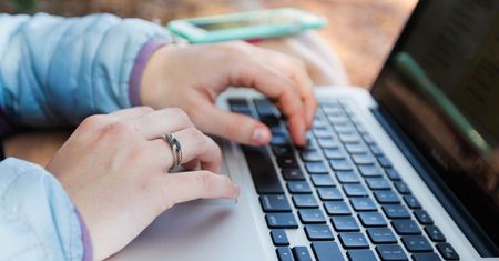 Coraz większy popyt na pracowników z branży IT. Firmy technologiczne stawiają na kształcenie kadr
