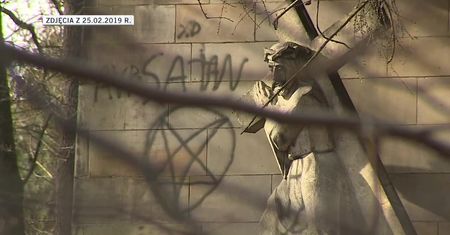 Policja zatrzymała troje 16-latków, którzy zdewastowali kalwarię w Katowicach
