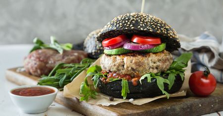 Co królowało na talerzach Polaków w 2022 roku? Pyszne.pl publikuje raport Food Trendów.