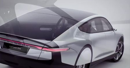 Pierwszy długodystansowy solarny samochód elektryczny jest już dostępny w sprzedaży