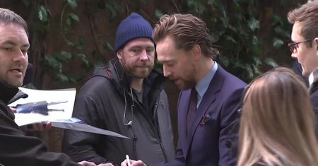 Tom Hiddleston i Eddie Redmayne na premierze animacji „Jaskiniowiec”