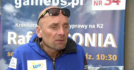 Denis Urubko opuścił bazę i samotnie ruszył na szczyt.