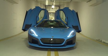 1914 koni mechanicznych pod maską, niespełna 2 sekundy do setki. Rimac C Two, najszybsze auto elektryczne na świecie, zawitał do Polski