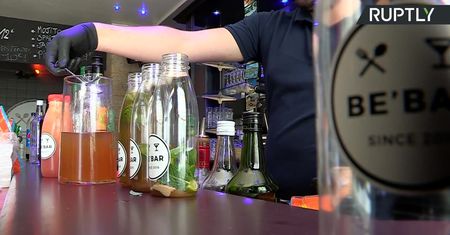 Francuski bar dostarcza drinki prosto do domu w dobie koronawirusa