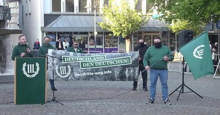 Neonaziści protestowali na zachodzie Niemiec przeciwko muzułmańskim modlitwom z głośników