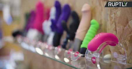 Hiszpański sex shop dosłownie podbił internet. W dobie koronawirusa rozdaje zabawki erotyczne pracownikom służby zdrowia