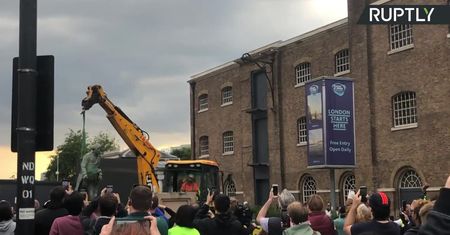 Pomnik Roberta Milligana usunięty sprzed londyńskiego muzeum. W XVIII wieku był właścicielem niewolników