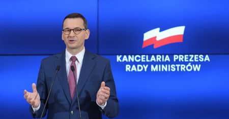 W listopadzie 30 proc. zwolenników i 45 proc. przeciwników rządu
